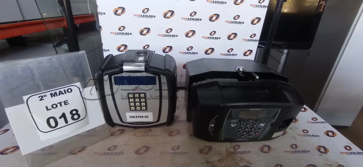 LOTE 018 - 02 RELÓGIOS DE PONTO. (NO ESTADO) ATENÇÃO! FAZER A VISITAÇÃO ANTES DE ARREMATAR, NÃO SABEMOS SE FUNCIONA, LEILÃO NÃO TEM GARANTIA E NEM DEVOLUÇÃO, SUJEITO A POSSÍVEIS AVARIAS VISÍVEIS/OCULTAS E/OU AUSÊNCIA DE COMPONENTES.
