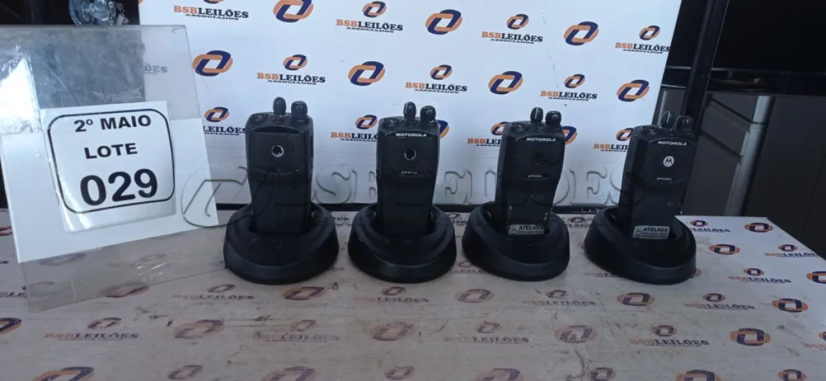 LOTE 029 - 04 RÁDIOS COMUNICADORES MODELO EP450S COM BASE DE CARREGADOR. (NO ESTADO) ATENÇÃO! FAZER A VISITAÇÃO ANTES DE ARREMATAR, NÃO SABEMOS SE FUNCIONA, LEILÃO NÃO TEM GARANTIA E NEM DEVOLUÇÃO, SUJEITO A POSSÍVEIS AVARIAS VISÍVEIS/OCULTAS E/OU AUSÊNCIA DE COMPONENTES.