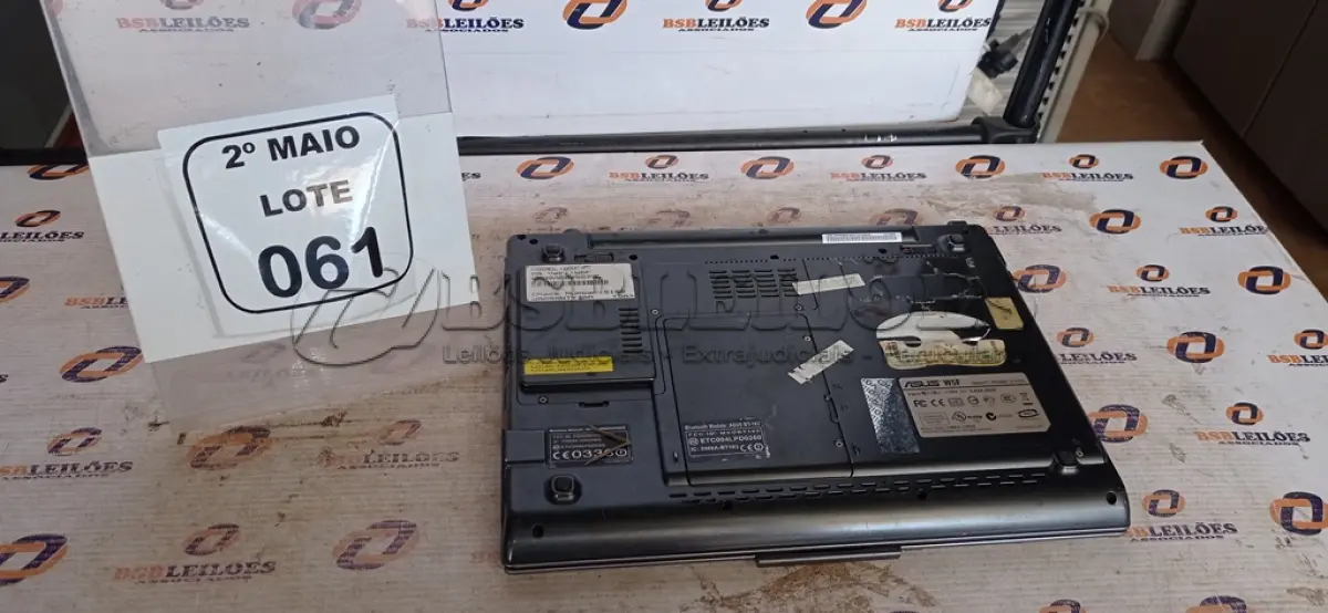 LOTE 061 - 01 NOTEBOOK MARCA ASUS SEM CARREGADOR. (NO ESTADO) ATENÇÃO! FAZER A VISITAÇÃO ANTES DE ARREMATAR, NÃO SABEMOS SE FUNCIONA, LEILÃO NÃO TEM GARANTIA E NEM DEVOLUÇÃO, SUJEITO A POSSÍVEIS AVARIAS VISÍVEIS/OCULTAS E/OU AUSÊNCIA DE COMPONENTES.