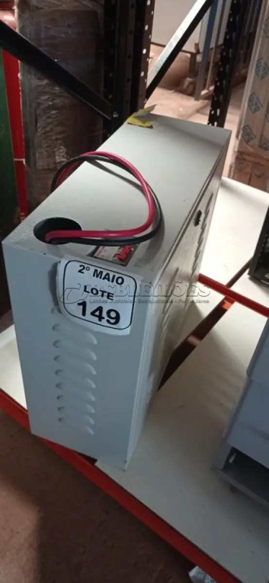 LOTE 149 - 01 BANCO DE BATERIAS COM 04 BATERIAS. (NO ESTADO) ATENÇÃO! FAZER A VISITAÇÃO ANTES DE ARREMATAR, NÃO SABEMOS SE FUNCIONA, LEILÃO NÃO TEM GARANTIA E NEM DEVOLUÇÃO, SUJEITO A POSSÍVEIS AVARIAS VISÍVEIS/OCULTAS E/OU AUSÊNCIA DE COMPONENTES.