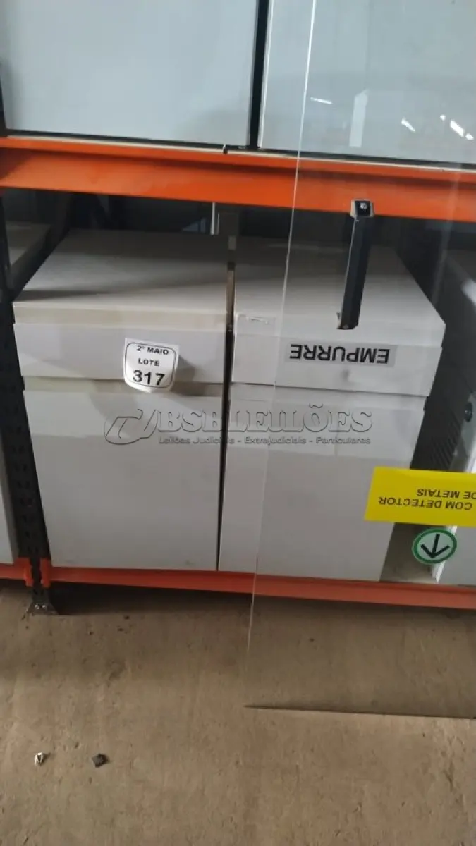 LOTE 317 - 02 ARMÁRIOS PARA CPU COM 01 PORTA E 01 GAVETA. (NO ESTADO) ATENÇÃO! FAZER A VISITAÇÃO ANTES DE ARREMATAR, NÃO SABEMOS SE FUNCIONA, LEILÃO NÃO TEM GARANTIA E NEM DEVOLUÇÃO, SUJEITO A POSSÍVEIS AVARIAS VISÍVEIS/OCULTAS E/OU AUSÊNCIA DE COMPONENTES.
