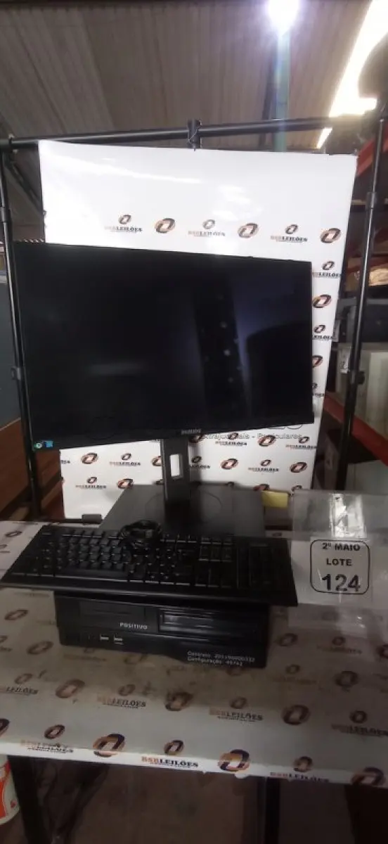 LOTE 124 - 01 CPU MARCA POSITIVO, 01 MONITOR MARCA POSITIVO 01 TECLADO DE PC MARCA DATEN. (NO ESTADO) ATENÇÃO! FAZER A VISITAÇÃO ANTES DE ARREMATAR, NÃO SABEMOS SE FUNCIONA, LEILÃO NÃO TEM GARANTIA E NEM DEVOLUÇÃO, SUJEITO A POSSÍVEIS AVARIAS VISÍVEIS/OCULTAS E/OU AUSÊNCIA DE COMPONENTES.