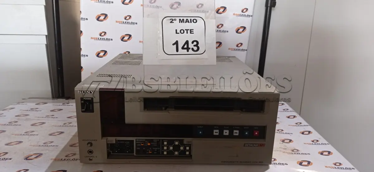 LOTE 143 - 01 GRAVADOR DE VÍDEO MODELO BETACAM SP UVW-1800 MARCA SONY. (NO ESTADO) ATENÇÃO! FAZER A VISITAÇÃO ANTES DE ARREMATAR, NÃO SABEMOS SE FUNCIONA, LEILÃO NÃO TEM GARANTIA E NEM DEVOLUÇÃO, SUJEITO A POSSÍVEIS AVARIAS VISÍVEIS/OCULTAS E/OU AUSÊNCIA DE COMPONENTES.