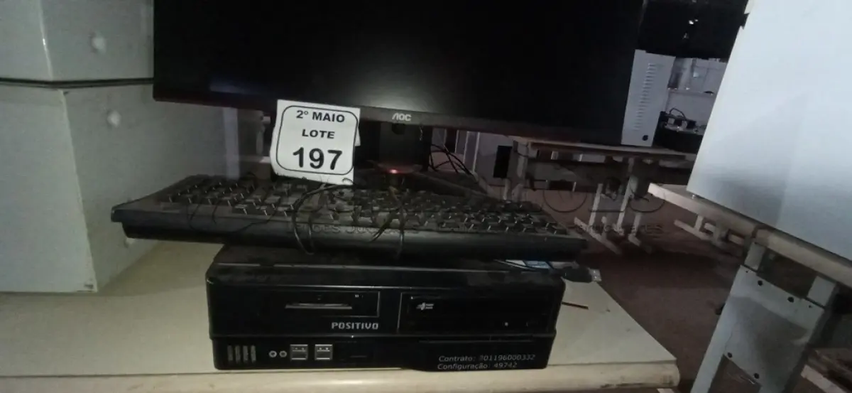 LOTE 197 - 01 CPU MARCA POSITIVO, 01 MONITOR MARCA AOC E 01 TECLADO MARCA POSITIVO. (NO ESTADO) ATENÇÃO! FAZER A VISITAÇÃO ANTES DE ARREMATAR, NÃO SABEMOS SE FUNCIONA, LEILÃO NÃO TEM GARANTIA E NEM DEVOLUÇÃO, SUJEITO A POSSÍVEIS AVARIAS VISÍVEIS/OCULTAS E/OU AUSÊNCIA DE COMPONENTES.