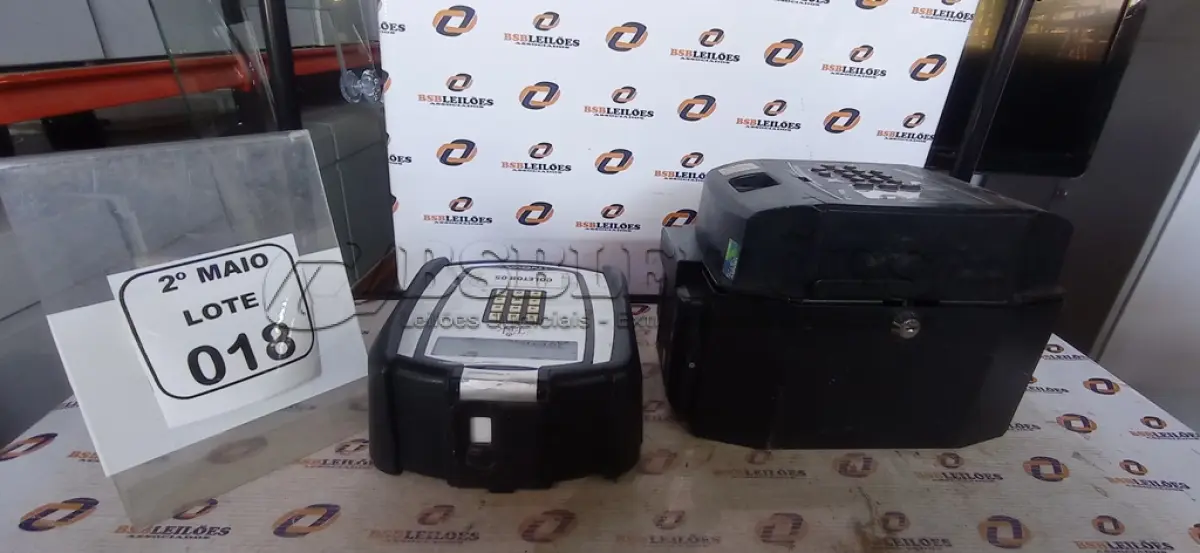 LOTE 018 - 02 RELÓGIOS DE PONTO. (NO ESTADO) ATENÇÃO! FAZER A VISITAÇÃO ANTES DE ARREMATAR, NÃO SABEMOS SE FUNCIONA, LEILÃO NÃO TEM GARANTIA E NEM DEVOLUÇÃO, SUJEITO A POSSÍVEIS AVARIAS VISÍVEIS/OCULTAS E/OU AUSÊNCIA DE COMPONENTES.