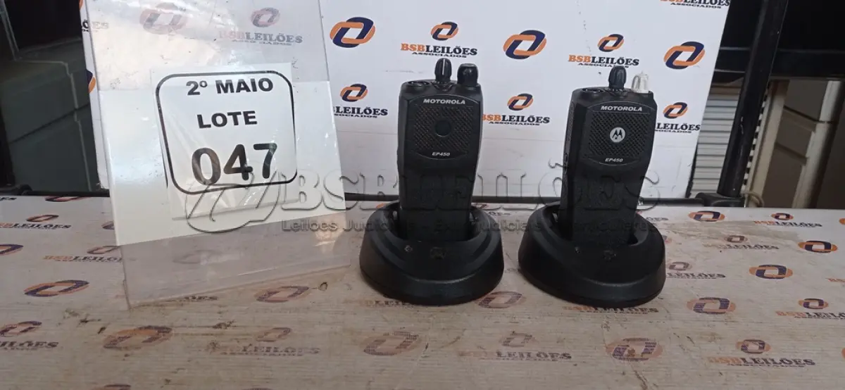 LOTE 047 - 02 RÁDIOS COMUNICADORES MODELO EP450S COM BASE DE CARREGADOR. (NO ESTADO) ATENÇÃO! FAZER A VISITAÇÃO ANTES DE ARREMATAR, NÃO SABEMOS SE FUNCIONA, LEILÃO NÃO TEM GARANTIA E NEM DEVOLUÇÃO, SUJEITO A POSSÍVEIS AVARIAS VISÍVEIS/OCULTAS E/OU AUSÊNCIA DE COMPONENTES.