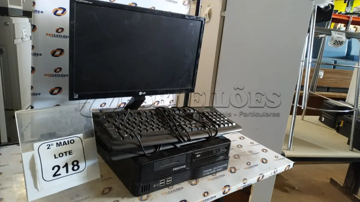 LOTE 218 - 01 CPU MARCA POSITIVO, 01 MONITOR MARCA LG E 02 TECLADOS PARA PC. (NO ESTADO) ATENÇÃO! FAZER A VISITAÇÃO ANTES DE ARREMATAR, NÃO SABEMOS SE FUNCIONA, LEILÃO NÃO TEM GARANTIA E NEM DEVOLUÇÃO, SUJEITO A POSSÍVEIS AVARIAS VISÍVEIS/OCULTAS E/OU AUSÊNCIA DE COMPONENTES.