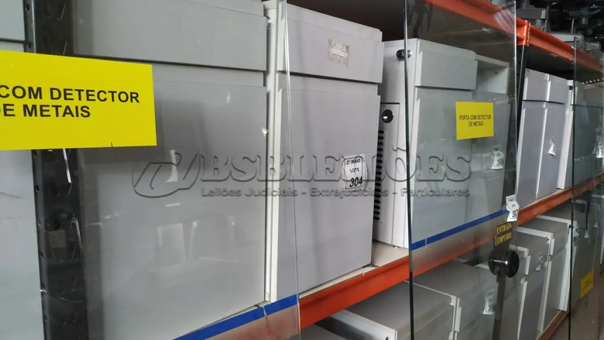 LOTE 304 - 02 ARMÁRIOS PARA CPU COM 01 PORTA E 01 GAVETA. (NO ESTADO) ATENÇÃO! FAZER A VISITAÇÃO ANTES DE ARREMATAR, NÃO SABEMOS SE FUNCIONA, LEILÃO NÃO TEM GARANTIA E NEM DEVOLUÇÃO, SUJEITO A POSSÍVEIS AVARIAS VISÍVEIS/OCULTAS E/OU AUSÊNCIA DE COMPONENTES.