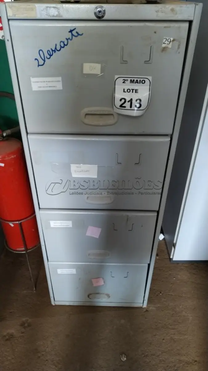 LOTE 213 - 01 ARQUIVO DE AÇO COM 04 GAVETAS. (NO ESTADO) ATENÇÃO! FAZER A VISITAÇÃO ANTES DE ARREMATAR, NÃO SABEMOS SE FUNCIONA, LEILÃO NÃO TEM GARANTIA E NEM DEVOLUÇÃO, SUJEITO A POSSÍVEIS AVARIAS VISÍVEIS/OCULTAS E/OU AUSÊNCIA DE COMPONENTES.
