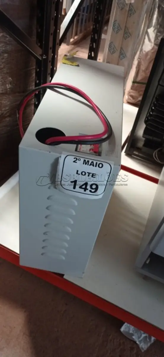 LOTE 149 - 01 BANCO DE BATERIAS COM 04 BATERIAS. (NO ESTADO) ATENÇÃO! FAZER A VISITAÇÃO ANTES DE ARREMATAR, NÃO SABEMOS SE FUNCIONA, LEILÃO NÃO TEM GARANTIA E NEM DEVOLUÇÃO, SUJEITO A POSSÍVEIS AVARIAS VISÍVEIS/OCULTAS E/OU AUSÊNCIA DE COMPONENTES.