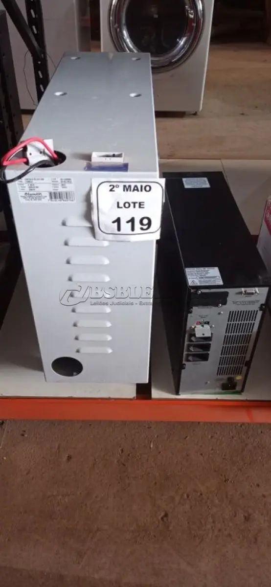LOTE 119 - 01 BANCO DE BATERIA VAZIO E 01 NOBREAK 1684 VA MARCA SMS. (NO ESTADO) ATENÇÃO! FAZER A VISITAÇÃO ANTES DE ARREMATAR, NÃO SABEMOS SE FUNCIONA, LEILÃO NÃO TEM GARANTIA E NEM DEVOLUÇÃO, SUJEITO A POSSÍVEIS AVARIAS VISÍVEIS/OCULTAS E/OU AUSÊNCIA DE COMPONENTES.