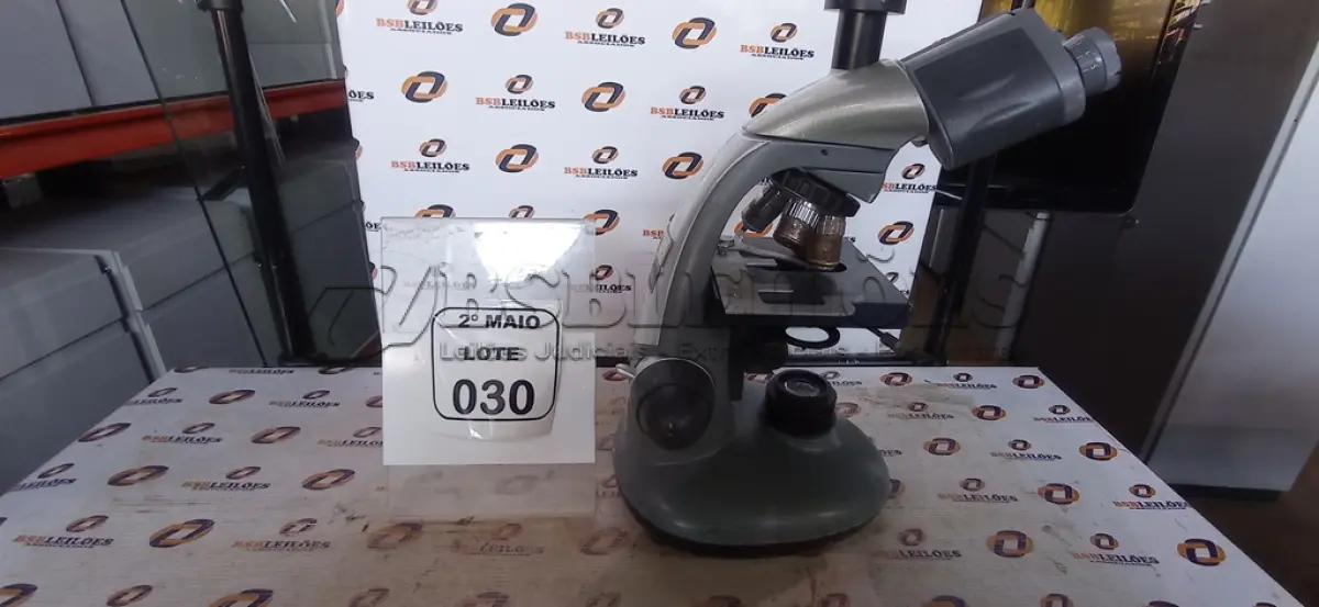 LOTE 030 - 01 MICROSCÓPIO MODELO BIO3 SSI-LED MARCA BEL. (NO ESTADO) ATENÇÃO! FAZER A VISITAÇÃO ANTES DE ARREMATAR, NÃO SABEMOS SE FUNCIONA, LEILÃO NÃO TEM GARANTIA E NEM DEVOLUÇÃO, SUJEITO A POSSÍVEIS AVARIAS VISÍVEIS/OCULTAS E/OU AUSÊNCIA DE COMPONENTES.
