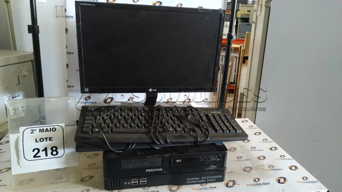 LOTE 218 - 01 CPU MARCA POSITIVO, 01 MONITOR MARCA LG E 02 TECLADOS PARA PC. (NO ESTADO) ATENÇÃO! FAZER A VISITAÇÃO ANTES DE ARREMATAR, NÃO SABEMOS SE FUNCIONA, LEILÃO NÃO TEM GARANTIA E NEM DEVOLUÇÃO, SUJEITO A POSSÍVEIS AVARIAS VISÍVEIS/OCULTAS E/OU AUSÊNCIA DE COMPONENTES.