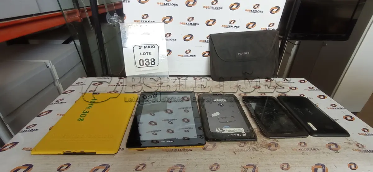 LOTE 038 - 05 TABLETS DE MARCAS E MODELOS DIVERSOS. (NO ESTADO) ATENÇÃO! FAZER A VISITAÇÃO ANTES DE ARREMATAR, NÃO SABEMOS SE FUNCIONA, LEILÃO NÃO TEM GARANTIA E NEM DEVOLUÇÃO, SUJEITO A POSSÍVEIS AVARIAS VISÍVEIS/OCULTAS E/OU AUSÊNCIA DE COMPONENTES.