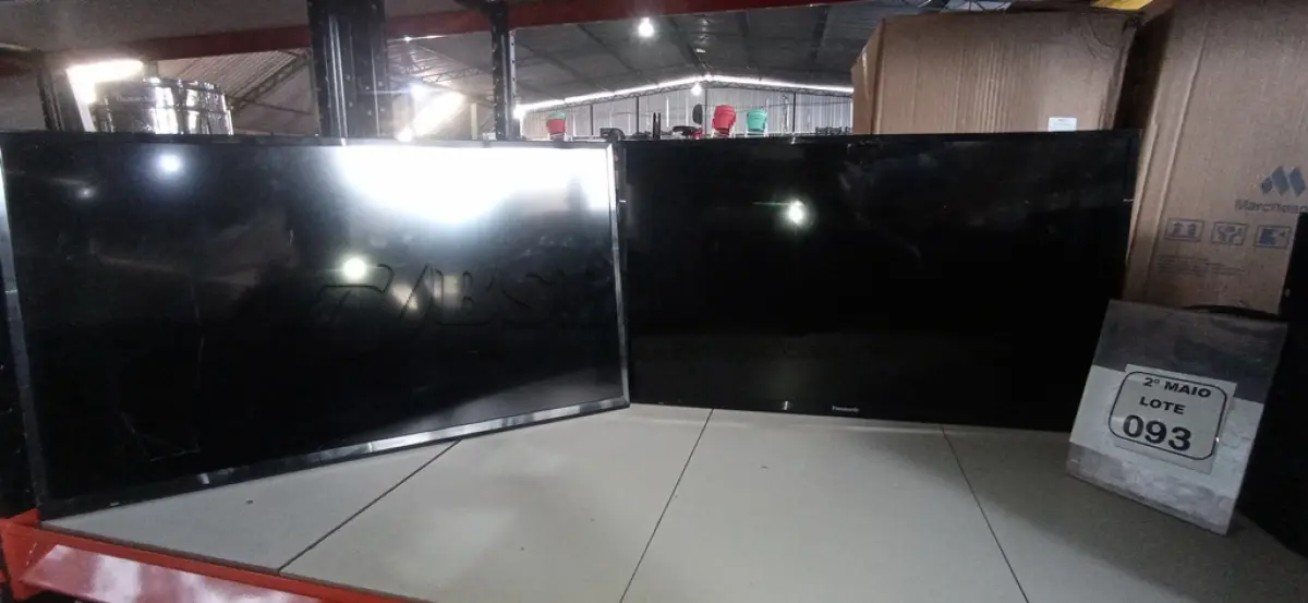 LOTE 093 - 02 TVS LCD 32’’ MARCA PANASONIC. (NO ESTADO) ATENÇÃO! FAZER A VISITAÇÃO ANTES DE ARREMATAR, NÃO SABEMOS SE FUNCIONA, LEILÃO NÃO TEM GARANTIA E NEM DEVOLUÇÃO, SUJEITO A POSSÍVEIS AVARIAS VISÍVEIS/OCULTAS E/OU AUSÊNCIA DE COMPONENTES.