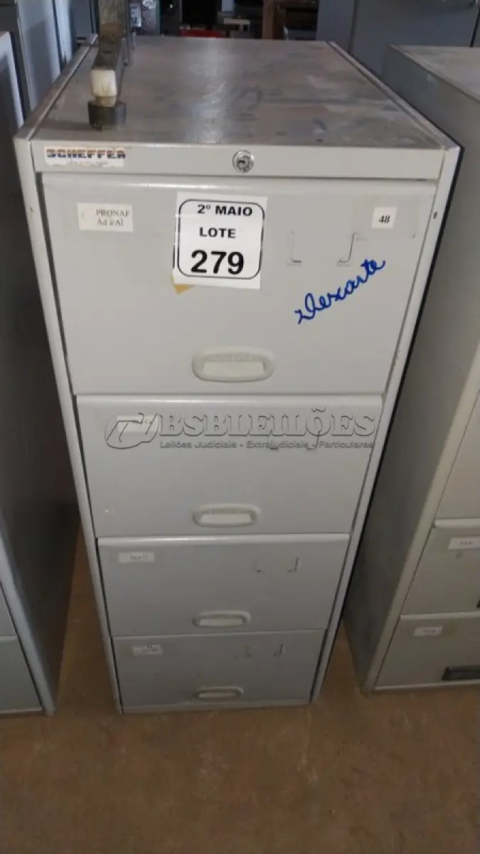 LOTE 279 - 01 ARQUIVO DE AÇO COM 04 GAVETAS. (NO ESTADO) ATENÇÃO! FAZER A VISITAÇÃO ANTES DE ARREMATAR, NÃO SABEMOS SE FUNCIONA, LEILÃO NÃO TEM GARANTIA E NEM DEVOLUÇÃO, SUJEITO A POSSÍVEIS AVARIAS VISÍVEIS/OCULTAS E/OU AUSÊNCIA DE COMPONENTES.