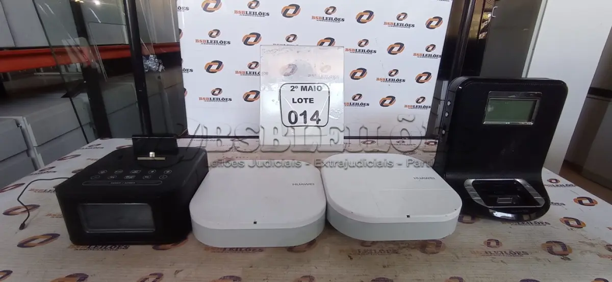 LOTE 014 - 01 RADIO/RELÓGIO, 01 DOCK PARA IPOD MARCA PHILIPS E 02 ROTEADORES MARCA HUAWEI. (NO ESTADO) ATENÇÃO! FAZER A VISITAÇÃO ANTES DE ARREMATAR, NÃO SABEMOS SE FUNCIONA, LEILÃO NÃO TEM GARANTIA E NEM DEVOLUÇÃO, SUJEITO A POSSÍVEIS AVARIAS VISÍVEIS/OCULTAS E/OU AUSÊNCIA DE COMPONENTES.