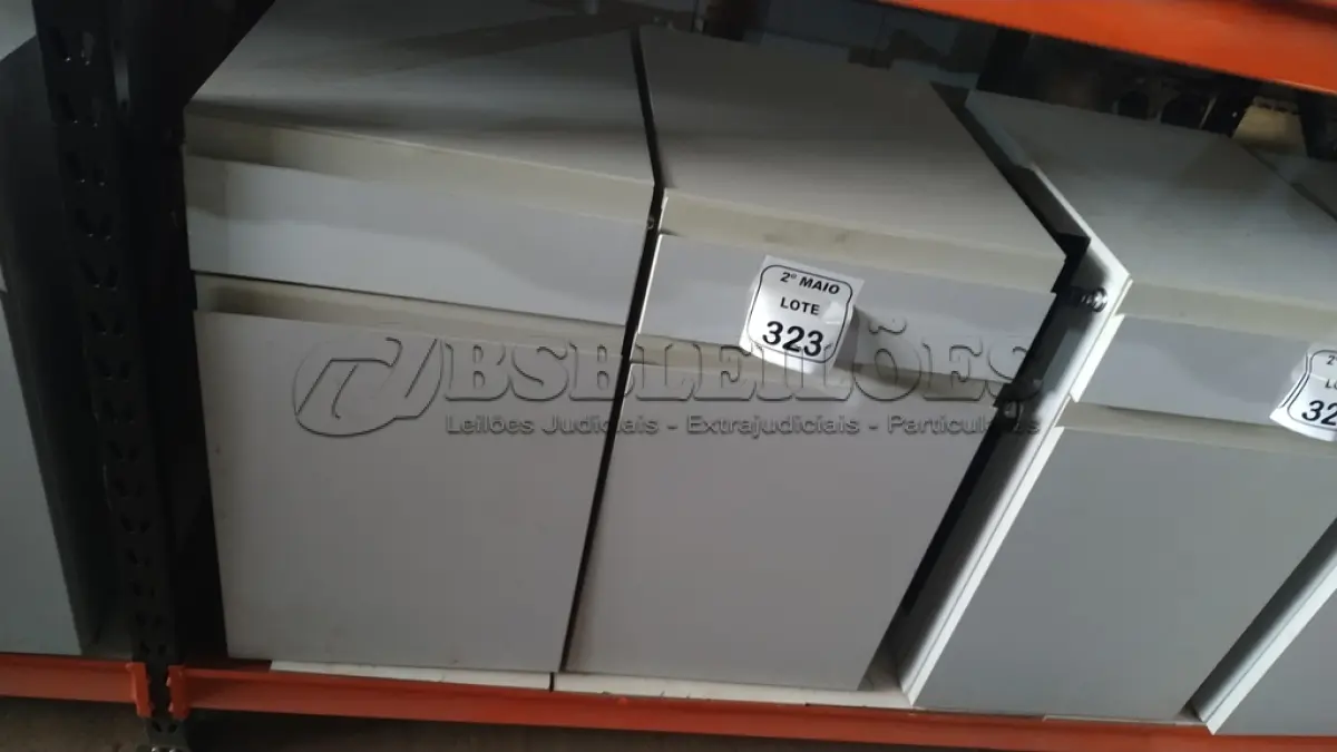 LOTE 323 - 02 ARMÁRIOS PARA CPU COM 01 PORTA E 01 GAVETA. (NO ESTADO) ATENÇÃO! FAZER A VISITAÇÃO ANTES DE ARREMATAR, NÃO SABEMOS SE FUNCIONA, LEILÃO NÃO TEM GARANTIA E NEM DEVOLUÇÃO, SUJEITO A POSSÍVEIS AVARIAS VISÍVEIS/OCULTAS E/OU AUSÊNCIA DE COMPONENTES.