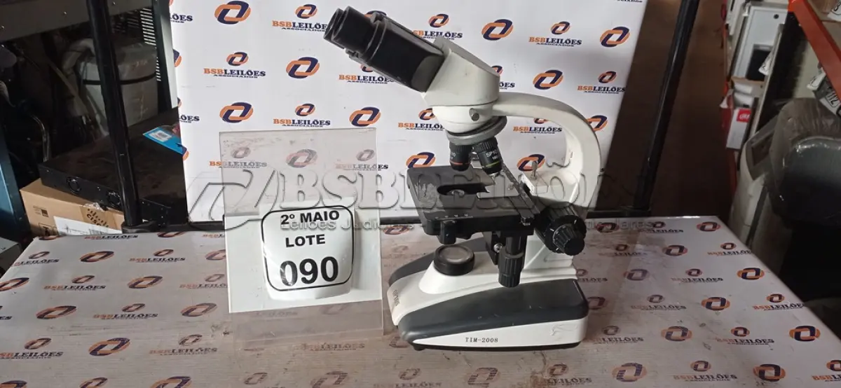 LOTE 090 - 01 MICROSCÓPIO MARCA OPTON. (NO ESTADO) ATENÇÃO! FAZER A VISITAÇÃO ANTES DE ARREMATAR, NÃO SABEMOS SE FUNCIONA, LEILÃO NÃO TEM GARANTIA E NEM DEVOLUÇÃO, SUJEITO A POSSÍVEIS AVARIAS VISÍVEIS/OCULTAS E/OU AUSÊNCIA DE COMPONENTES.