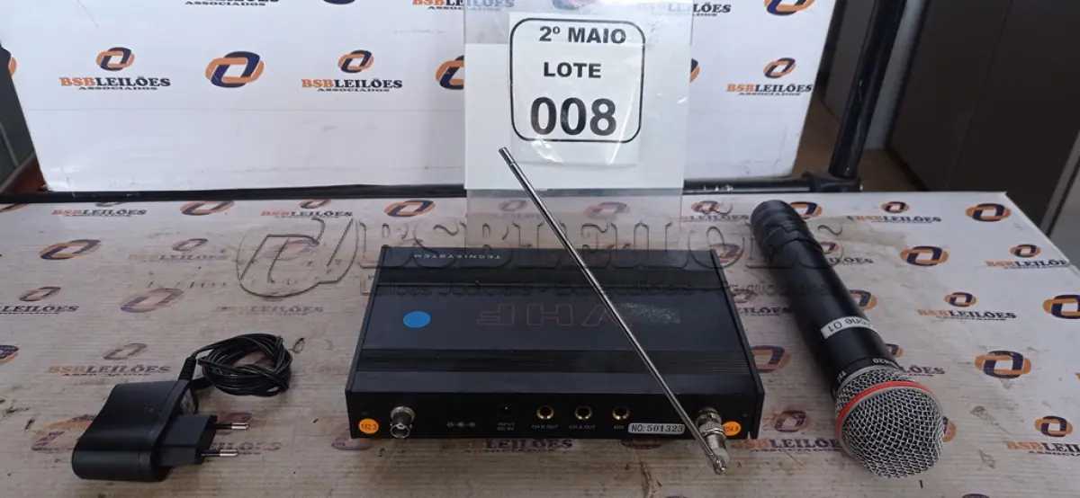 LOTE 008 - 01 MICROFONE MODELO MS-420 MARCA TSI COM RECEPTOR. (NO ESTADO) ATENÇÃO! FAZER A VISITAÇÃO ANTES DE ARREMATAR, NÃO SABEMOS SE FUNCIONA, LEILÃO NÃO TEM GARANTIA E NEM DEVOLUÇÃO, SUJEITO A POSSÍVEIS AVARIAS VISÍVEIS/OCULTAS E/OU AUSÊNCIA DE COMPONENTES.
