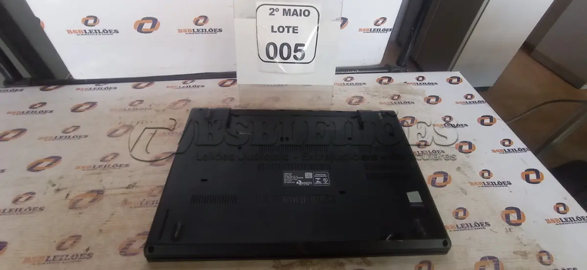 LOTE 005 - 01 NOTEBOOK SERIE THINKPAD MARCA LENOVO SEM FONTE. (NO ESTADO) ATENÇÃO! FAZER A VISITAÇÃO ANTES DE ARREMATAR, NÃO SABEMOS SE FUNCIONA, LEILÃO NÃO TEM GARANTIA E NEM DEVOLUÇÃO, SUJEITO A POSSÍVEIS AVARIAS VISÍVEIS/OCULTAS E/OU AUSÊNCIA DE COMPONENTES.
