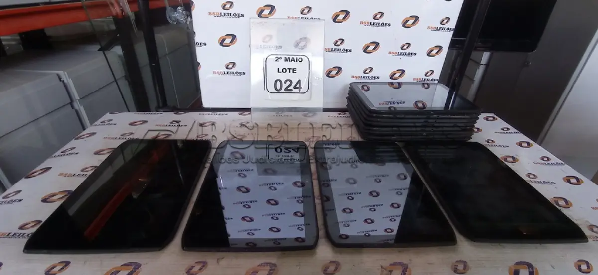 LOTE 024 - 12 TABLETS MARCA MOTOROLA. (NO ESTADO) ATENÇÃO! FAZER A VISITAÇÃO ANTES DE ARREMATAR, NÃO SABEMOS SE FUNCIONA, LEILÃO NÃO TEM GARANTIA E NEM DEVOLUÇÃO, SUJEITO A POSSÍVEIS AVARIAS VISÍVEIS/OCULTAS E/OU AUSÊNCIA DE COMPONENTES.