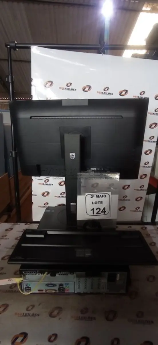 LOTE 124 - 01 CPU MARCA POSITIVO, 01 MONITOR MARCA POSITIVO 01 TECLADO DE PC MARCA DATEN. (NO ESTADO) ATENÇÃO! FAZER A VISITAÇÃO ANTES DE ARREMATAR, NÃO SABEMOS SE FUNCIONA, LEILÃO NÃO TEM GARANTIA E NEM DEVOLUÇÃO, SUJEITO A POSSÍVEIS AVARIAS VISÍVEIS/OCULTAS E/OU AUSÊNCIA DE COMPONENTES.