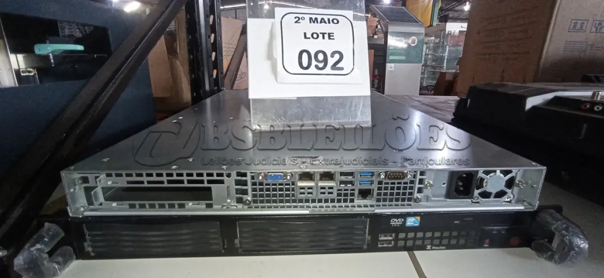 LOTE 092 - 02 SERVIDORES DE REDE PARA RACK. (NO ESTADO) ATENÇÃO! FAZER A VISITAÇÃO ANTES DE ARREMATAR, NÃO SABEMOS SE FUNCIONA, LEILÃO NÃO TEM GARANTIA E NEM DEVOLUÇÃO, SUJEITO A POSSÍVEIS AVARIAS VISÍVEIS/OCULTAS E/OU AUSÊNCIA DE COMPONENTES.