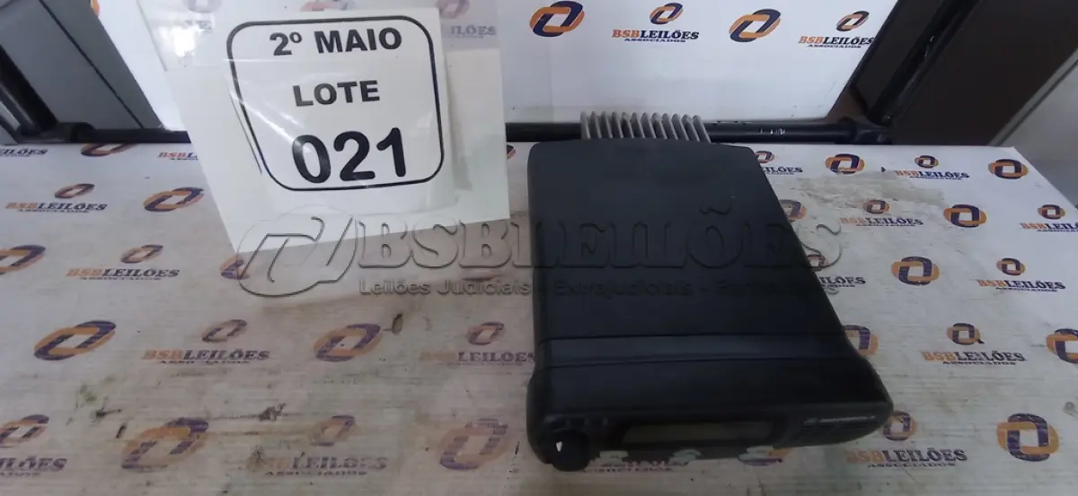 LOTE 021 - 01 RADIO MÓVEL PROFISSIONAL MODELO PRO5100 MARCA MOTOROLA. (NO ESTADO) ATENÇÃO! FAZER A VISITAÇÃO ANTES DE ARREMATAR, NÃO SABEMOS SE FUNCIONA, LEILÃO NÃO TEM GARANTIA E NEM DEVOLUÇÃO, SUJEITO A POSSÍVEIS AVARIAS VISÍVEIS/OCULTAS E/OU AUSÊNCIA DE COMPONENTES.
