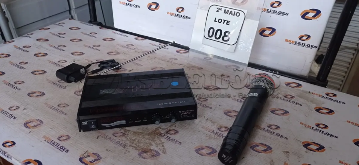 LOTE 008 - 01 MICROFONE MODELO MS-420 MARCA TSI COM RECEPTOR. (NO ESTADO) ATENÇÃO! FAZER A VISITAÇÃO ANTES DE ARREMATAR, NÃO SABEMOS SE FUNCIONA, LEILÃO NÃO TEM GARANTIA E NEM DEVOLUÇÃO, SUJEITO A POSSÍVEIS AVARIAS VISÍVEIS/OCULTAS E/OU AUSÊNCIA DE COMPONENTES.