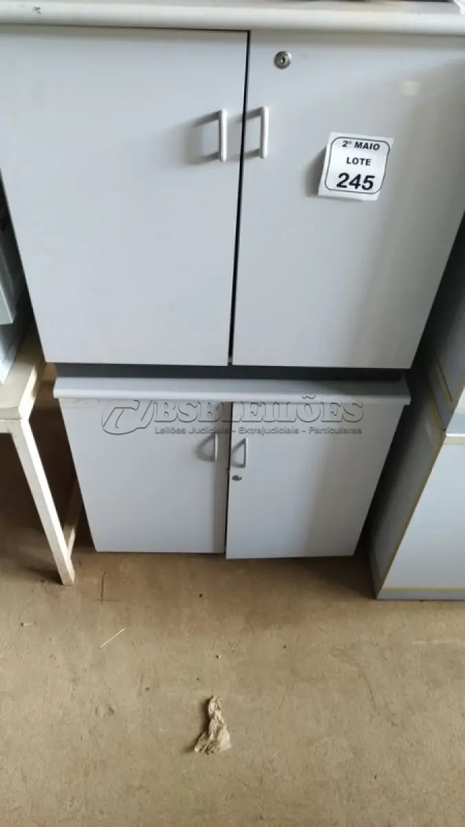 LOTE 245 - 02 ARMÁRIOS BAIXOS EM MADEIRA COM 02 PORTAS CADA. (NO ESTADO) ATENÇÃO! FAZER A VISITAÇÃO ANTES DE ARREMATAR, NÃO SABEMOS SE FUNCIONA, LEILÃO NÃO TEM GARANTIA E NEM DEVOLUÇÃO, SUJEITO A POSSÍVEIS AVARIAS VISÍVEIS/OCULTAS E/OU AUSÊNCIA DE COMPONENTES.
