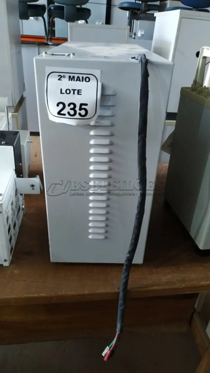 LOTE 235 - 01 BANCO DE BATERIA COM 04 BATERIAS. (NO ESTADO) ATENÇÃO! FAZER A VISITAÇÃO ANTES DE ARREMATAR, NÃO SABEMOS SE FUNCIONA, LEILÃO NÃO TEM GARANTIA E NEM DEVOLUÇÃO, SUJEITO A POSSÍVEIS AVARIAS VISÍVEIS/OCULTAS E/OU AUSÊNCIA DE COMPONENTES.