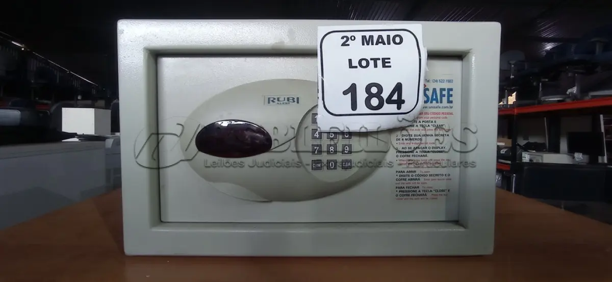 LOTE 184 - 01 COFRE DIGITAL. (NO ESTADO) ATENÇÃO! FAZER A VISITAÇÃO ANTES DE ARREMATAR, NÃO SABEMOS SE FUNCIONA, LEILÃO NÃO TEM GARANTIA E NEM DEVOLUÇÃO, SUJEITO A POSSÍVEIS AVARIAS VISÍVEIS/OCULTAS E/OU AUSÊNCIA DE COMPONENTES.