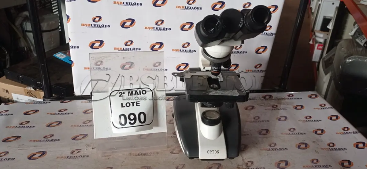 LOTE 090 - 01 MICROSCÓPIO MARCA OPTON. (NO ESTADO) ATENÇÃO! FAZER A VISITAÇÃO ANTES DE ARREMATAR, NÃO SABEMOS SE FUNCIONA, LEILÃO NÃO TEM GARANTIA E NEM DEVOLUÇÃO, SUJEITO A POSSÍVEIS AVARIAS VISÍVEIS/OCULTAS E/OU AUSÊNCIA DE COMPONENTES.
