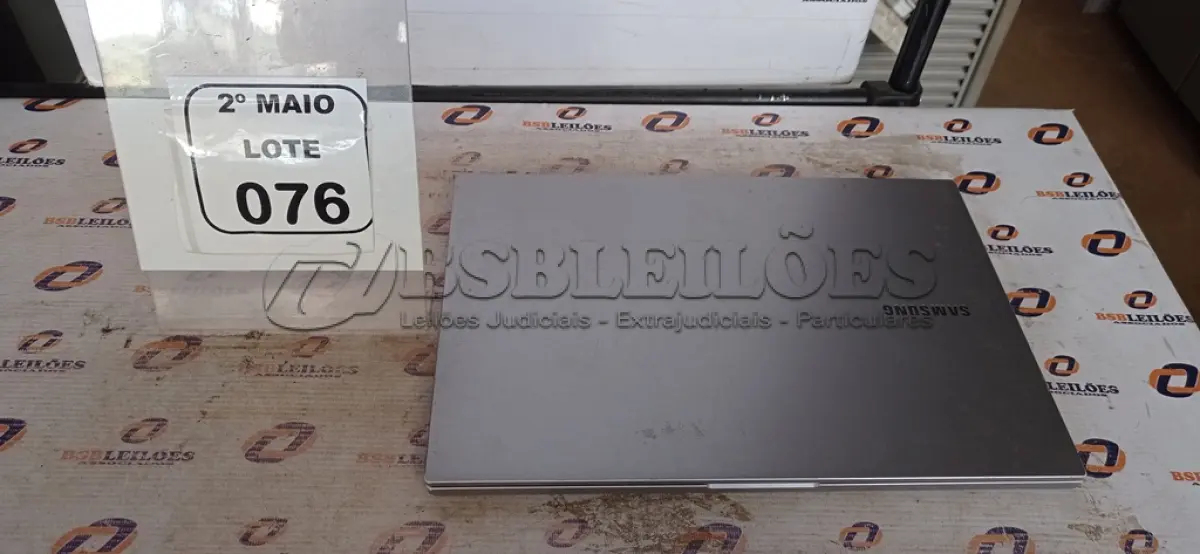 LOTE 076 - 01 NOTEBOOK MARCA SAMSUNG SEM FONTE. (NO ESTADO) ATENÇÃO! FAZER A VISITAÇÃO ANTES DE ARREMATAR, NÃO SABEMOS SE FUNCIONA, LEILÃO NÃO TEM GARANTIA E NEM DEVOLUÇÃO, SUJEITO A POSSÍVEIS AVARIAS VISÍVEIS/OCULTAS E/OU AUSÊNCIA DE COMPONENTES.