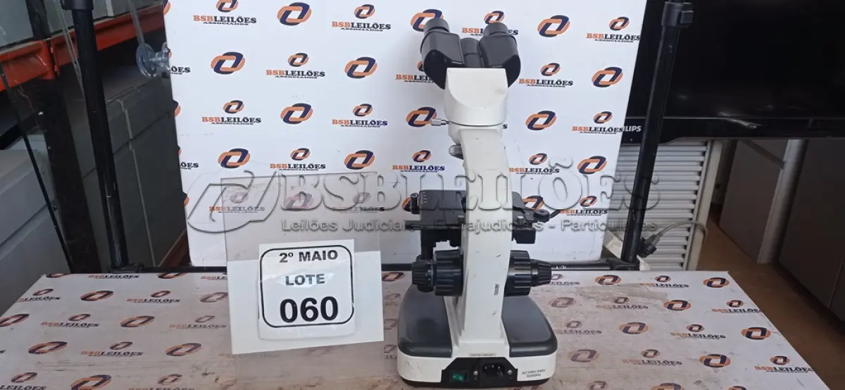 LOTE 060 - 01 MICROSCÓPIO MARCA OPTON. (NO ESTADO) ATENÇÃO! FAZER A VISITAÇÃO ANTES DE ARREMATAR, NÃO SABEMOS SE FUNCIONA, LEILÃO NÃO TEM GARANTIA E NEM DEVOLUÇÃO, SUJEITO A POSSÍVEIS AVARIAS VISÍVEIS/OCULTAS E/OU AUSÊNCIA DE COMPONENTES.