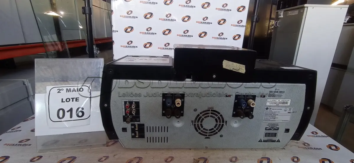 LOTE 016 - 01 MINI HI-FI SYSTEM MODELO CM9740 MARCA LG. (NO ESTADO) ATENÇÃO! FAZER A VISITAÇÃO ANTES DE ARREMATAR, NÃO SABEMOS SE FUNCIONA, LEILÃO NÃO TEM GARANTIA E NEM DEVOLUÇÃO, SUJEITO A POSSÍVEIS AVARIAS VISÍVEIS/OCULTAS E/OU AUSÊNCIA DE COMPONENTES.