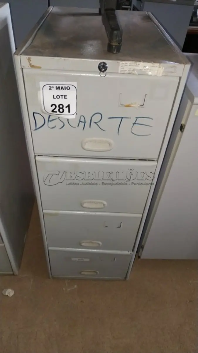 LOTE 281 - 01 ARQUIVO DE AÇO COM 04 GAVETAS. (NO ESTADO) ATENÇÃO! FAZER A VISITAÇÃO ANTES DE ARREMATAR, NÃO SABEMOS SE FUNCIONA, LEILÃO NÃO TEM GARANTIA E NEM DEVOLUÇÃO, SUJEITO A POSSÍVEIS AVARIAS VISÍVEIS/OCULTAS E/OU AUSÊNCIA DE COMPONENTES.