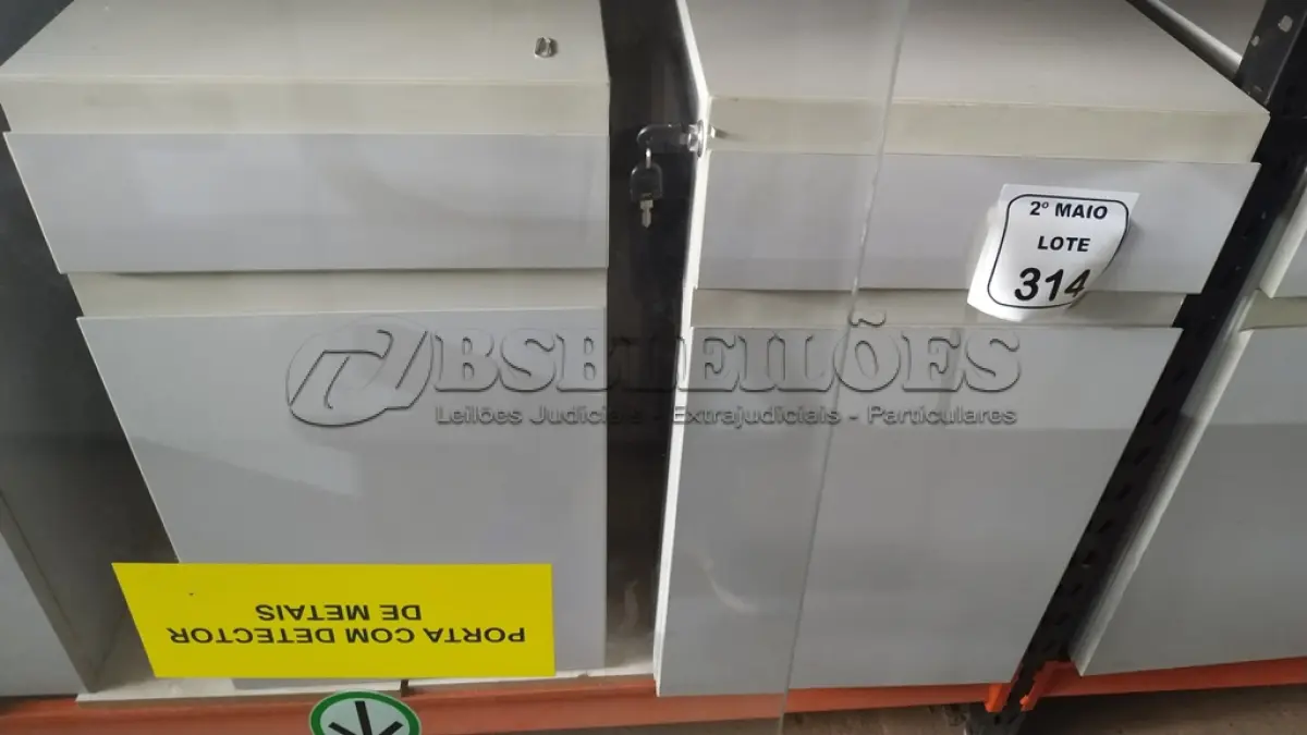 LOTE 314 - 02 ARMÁRIOS PARA CPU COM 01 PORTA E 01 GAVETA. (NO ESTADO) ATENÇÃO! FAZER A VISITAÇÃO ANTES DE ARREMATAR, NÃO SABEMOS SE FUNCIONA, LEILÃO NÃO TEM GARANTIA E NEM DEVOLUÇÃO, SUJEITO A POSSÍVEIS AVARIAS VISÍVEIS/OCULTAS E/OU AUSÊNCIA DE COMPONENTES.