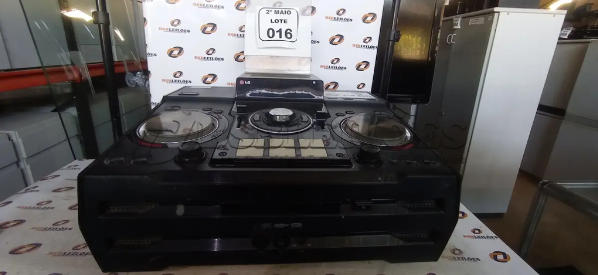 LOTE 016 - 01 MINI HI-FI SYSTEM MODELO CM9740 MARCA LG. (NO ESTADO) ATENÇÃO! FAZER A VISITAÇÃO ANTES DE ARREMATAR, NÃO SABEMOS SE FUNCIONA, LEILÃO NÃO TEM GARANTIA E NEM DEVOLUÇÃO, SUJEITO A POSSÍVEIS AVARIAS VISÍVEIS/OCULTAS E/OU AUSÊNCIA DE COMPONENTES.