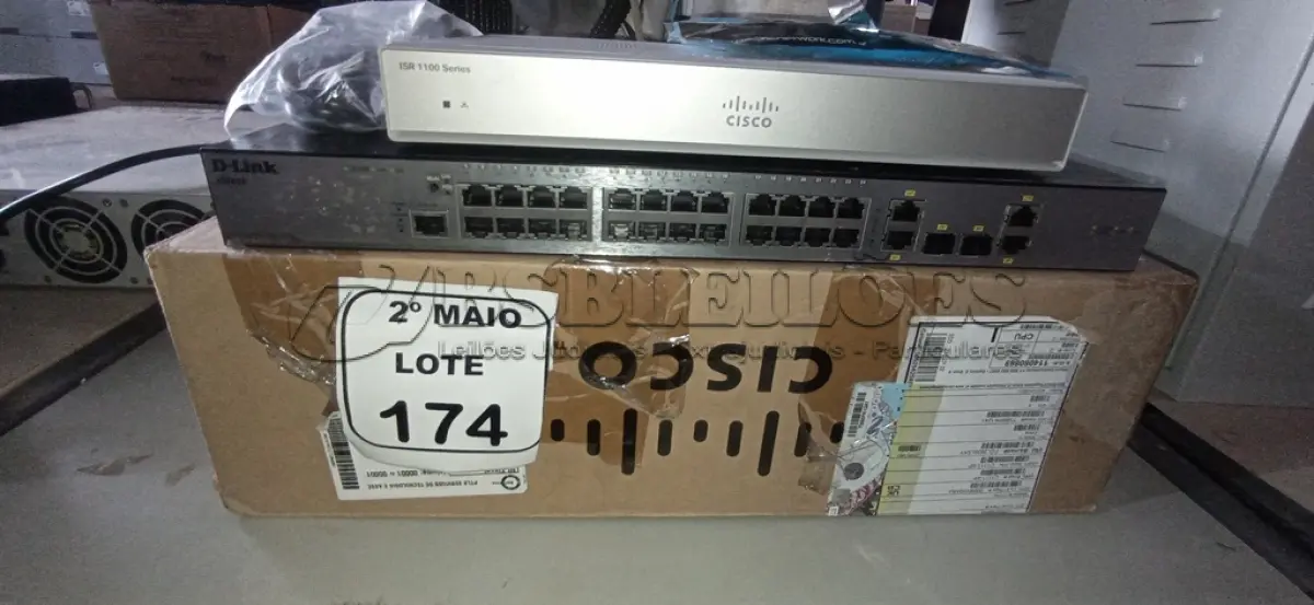 LOTE 174 - 01 SWITCH DE 28 PORTAS MARCA D-LINK E 01 ROTEADOR MARCA CISCO. (NO ESTADO) ATENÇÃO! FAZER A VISITAÇÃO ANTES DE ARREMATAR, NÃO SABEMOS SE FUNCIONA, LEILÃO NÃO TEM GARANTIA E NEM DEVOLUÇÃO, SUJEITO A POSSÍVEIS AVARIAS VISÍVEIS/OCULTAS E/OU AUSÊNCIA DE COMPONENTES.