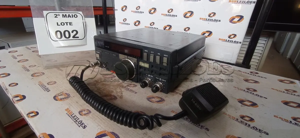 LOTE 002 - 01 RÁDIO TRANSCEPTOR HF MODELO FT-80C MARCA YAESU. (NO ESTADO) ATENÇÃO! FAZER A VISITAÇÃO ANTES DE ARREMATAR, NÃO SABEMOS SE FUNCIONA, LEILÃO NÃO TEM GARANTIA E NEM DEVOLUÇÃO, SUJEITO A POSSÍVEIS AVARIAS VISÍVEIS/OCULTAS E/OU AUSÊNCIA DE COMPONENTES.