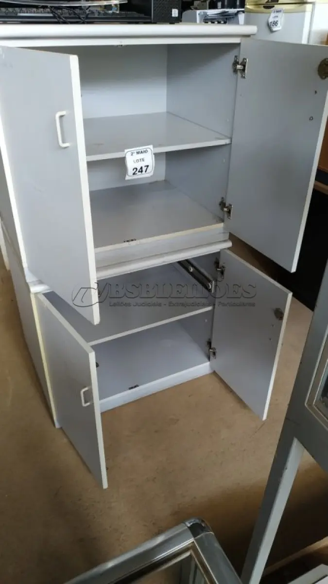 LOTE 247 - 02 ARMÁRIOS BAIXOS EM MADEIRA COM 02 PORTAS CADA. (NO ESTADO) ATENÇÃO! FAZER A VISITAÇÃO ANTES DE ARREMATAR, NÃO SABEMOS SE FUNCIONA, LEILÃO NÃO TEM GARANTIA E NEM DEVOLUÇÃO, SUJEITO A POSSÍVEIS AVARIAS VISÍVEIS/OCULTAS E/OU AUSÊNCIA DE COMPONENTES.