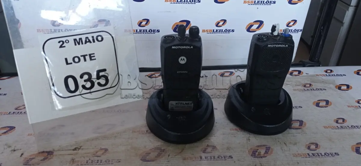 LOTE 035 - 02 RÁDIOS COMUNICADORES MODELO EP450S COM BASE DE CARREGADOR. (NO ESTADO) ATENÇÃO! FAZER A VISITAÇÃO ANTES DE ARREMATAR, NÃO SABEMOS SE FUNCIONA, LEILÃO NÃO TEM GARANTIA E NEM DEVOLUÇÃO, SUJEITO A POSSÍVEIS AVARIAS VISÍVEIS/OCULTAS E/OU AUSÊNCIA DE COMPONENTES.