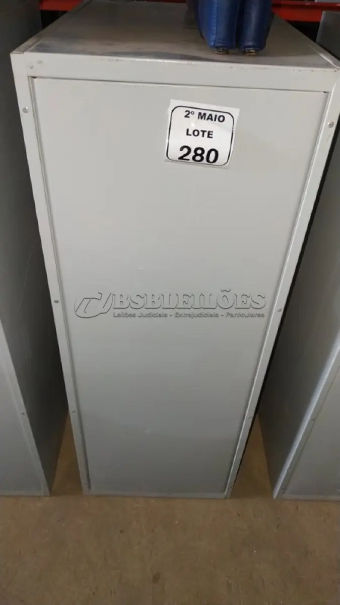LOTE 280 - 01 ARQUIVO DE AÇO COM 04 GAVETAS. (NO ESTADO) ATENÇÃO! FAZER A VISITAÇÃO ANTES DE ARREMATAR, NÃO SABEMOS SE FUNCIONA, LEILÃO NÃO TEM GARANTIA E NEM DEVOLUÇÃO, SUJEITO A POSSÍVEIS AVARIAS VISÍVEIS/OCULTAS E/OU AUSÊNCIA DE COMPONENTES.