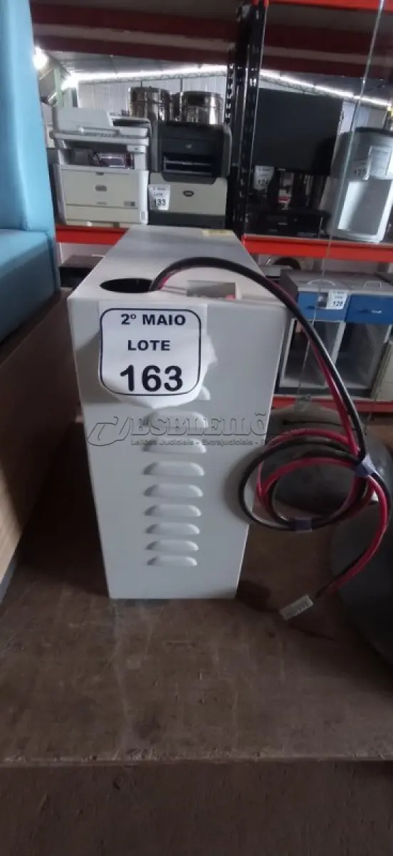 LOTE 163 - 01 BANCO DE BATERIAS COM 04 BATERIAS. (NO ESTADO) ATENÇÃO! FAZER A VISITAÇÃO ANTES DE ARREMATAR, NÃO SABEMOS SE FUNCIONA, LEILÃO NÃO TEM GARANTIA E NEM DEVOLUÇÃO, SUJEITO A POSSÍVEIS AVARIAS VISÍVEIS/OCULTAS E/OU AUSÊNCIA DE COMPONENTES.