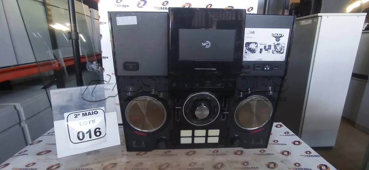 LOTE 016 - 01 MINI HI-FI SYSTEM MODELO CM9740 MARCA LG. (NO ESTADO) ATENÇÃO! FAZER A VISITAÇÃO ANTES DE ARREMATAR, NÃO SABEMOS SE FUNCIONA, LEILÃO NÃO TEM GARANTIA E NEM DEVOLUÇÃO, SUJEITO A POSSÍVEIS AVARIAS VISÍVEIS/OCULTAS E/OU AUSÊNCIA DE COMPONENTES.