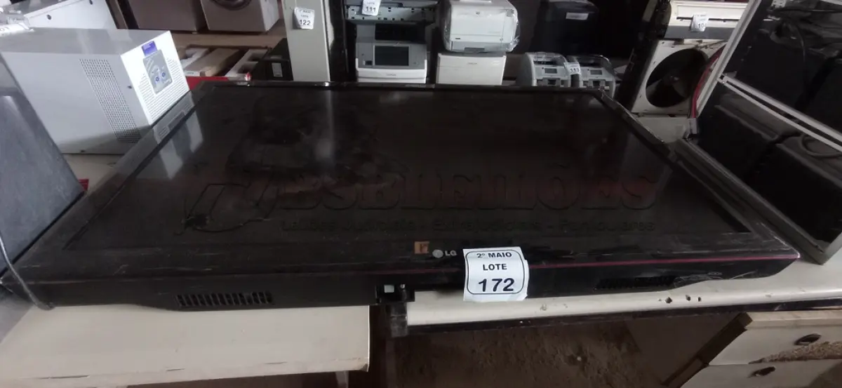 LOTE 172 - 01 TV LCD 55’’ MARCA LG. (NO ESTADO) ATENÇÃO! FAZER A VISITAÇÃO ANTES DE ARREMATAR, NÃO SABEMOS SE FUNCIONA, LEILÃO NÃO TEM GARANTIA E NEM DEVOLUÇÃO, SUJEITO A POSSÍVEIS AVARIAS VISÍVEIS/OCULTAS E/OU AUSÊNCIA DE COMPONENTES.