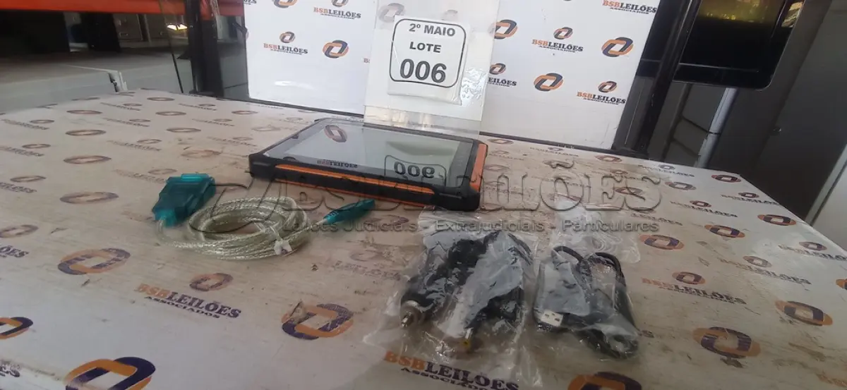 LOTE 006 - 01 TABLET MODELO QAV 801 8GB MARCA TABRA. (NO ESTADO) ATENÇÃO! FAZER A VISITAÇÃO ANTES DE ARREMATAR, NÃO SABEMOS SE FUNCIONA, LEILÃO NÃO TEM GARANTIA E NEM DEVOLUÇÃO, SUJEITO A POSSÍVEIS AVARIAS VISÍVEIS/OCULTAS E/OU AUSÊNCIA DE COMPONENTES.