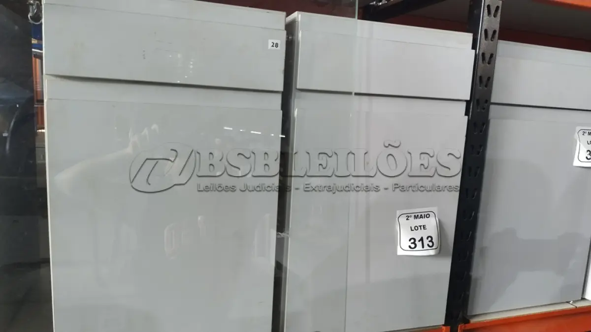 LOTE 313 - 02 ARMÁRIOS PARA CPU COM 01 PORTA E 01 GAVETA. (NO ESTADO) ATENÇÃO! FAZER A VISITAÇÃO ANTES DE ARREMATAR, NÃO SABEMOS SE FUNCIONA, LEILÃO NÃO TEM GARANTIA E NEM DEVOLUÇÃO, SUJEITO A POSSÍVEIS AVARIAS VISÍVEIS/OCULTAS E/OU AUSÊNCIA DE COMPONENTES.